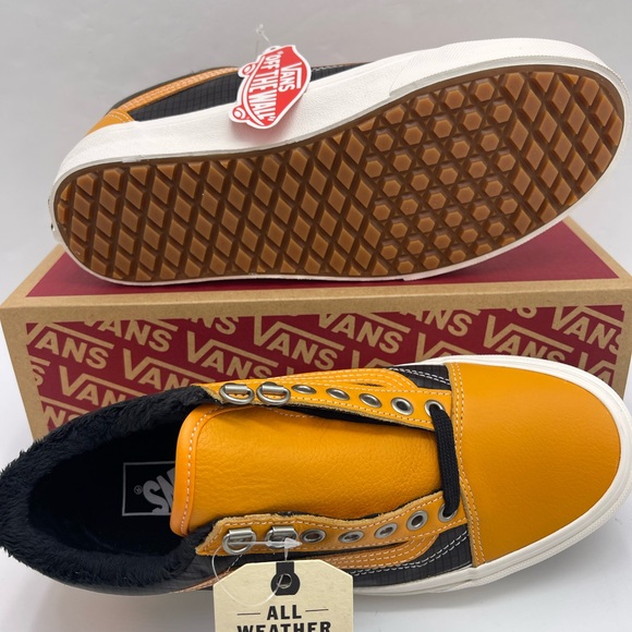 Vans Men’s Old Skool All Weather Mte
(Mte) Apricot/Black Sneakers
VN0A348F2NF - Picture 5 of 16